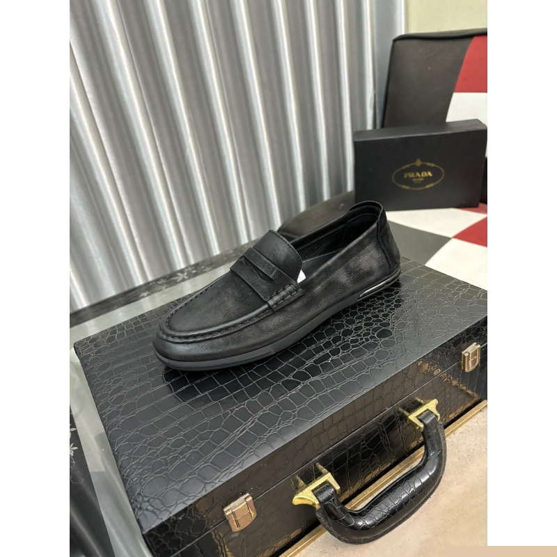 Pra*a leather shoes